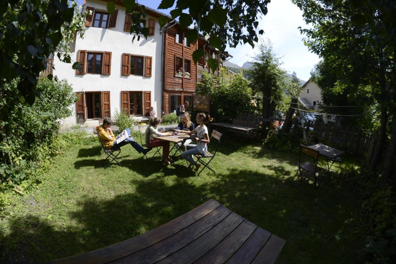 Gite Le Flourou Hotell Le Monêtier-les-Bains Exteriör bild